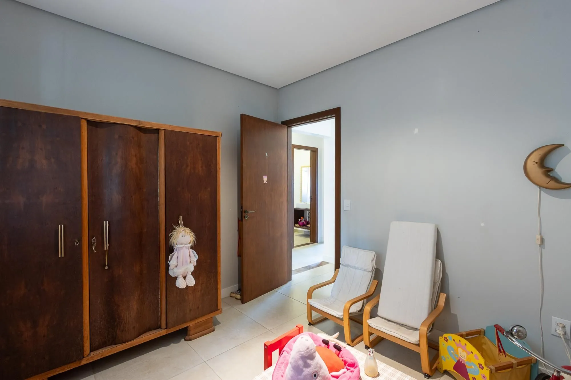 Imagem Casa com 6 quartos à venda bairro Espírito Santo, Porto Alegre.