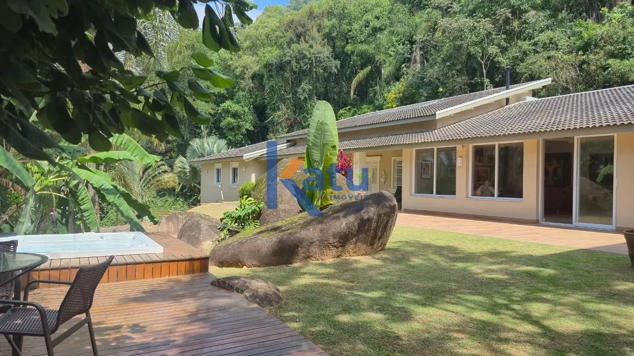 Imagem A propriedade rural está situada no loteamento Santa Clara, na área de APP da Serra do Japi. O ter...