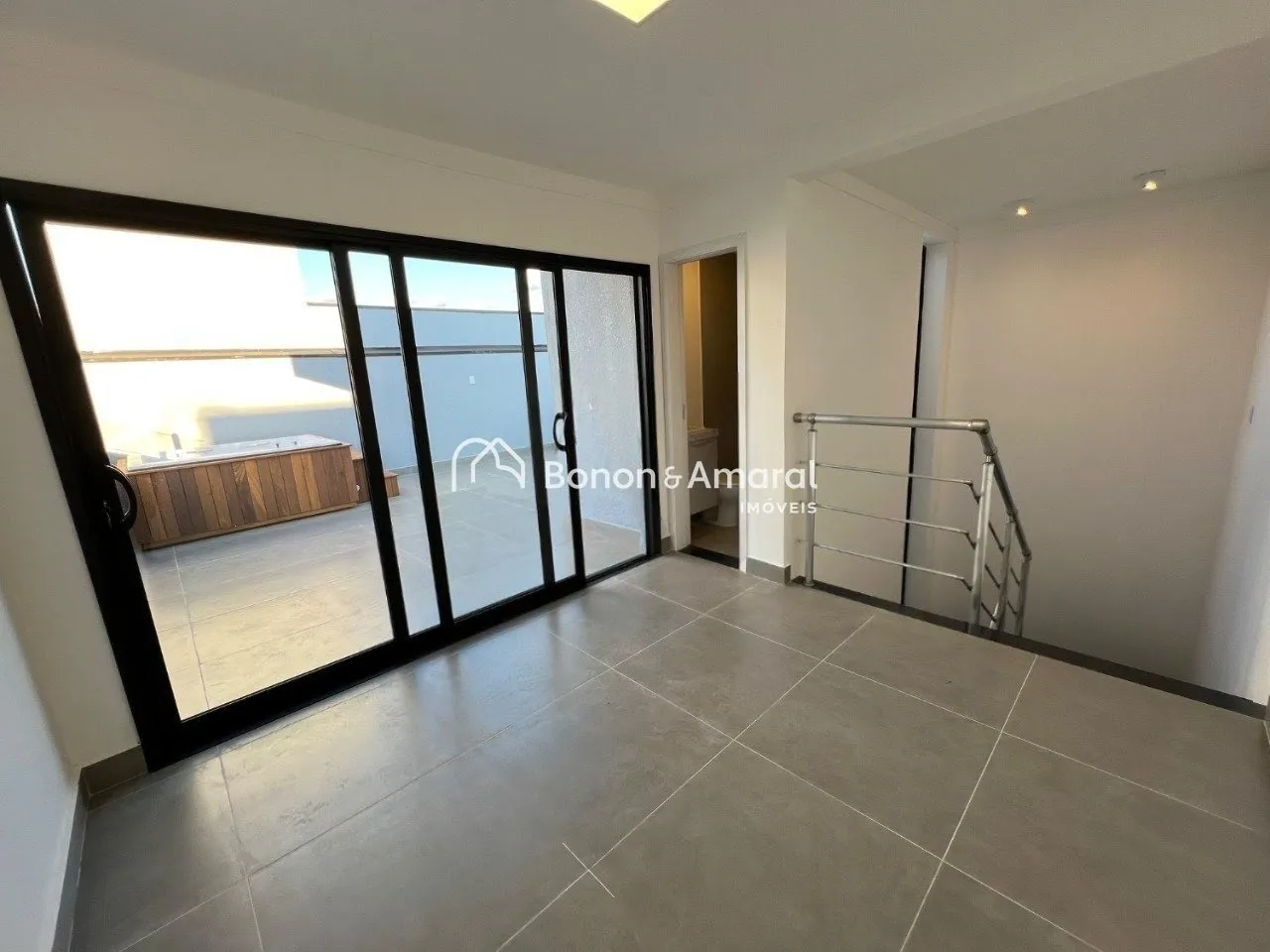 Imagem Casa triplex em condomínio com 3 suítes, automação, aquecimento solar, 168 m² no Chácaras Primavera