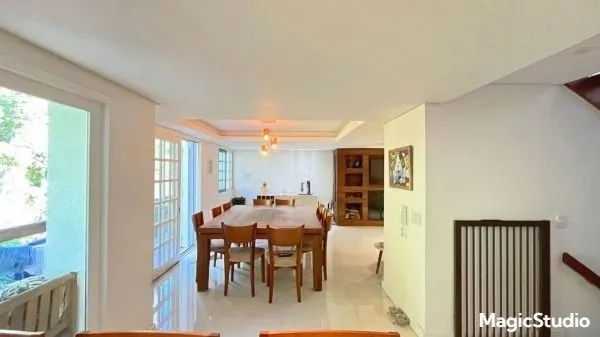 Imagem Casa em Condomínio na Pedra Redonda | 4 Dormitórios | 297m² | 4 Vagas | Solar Biarritz