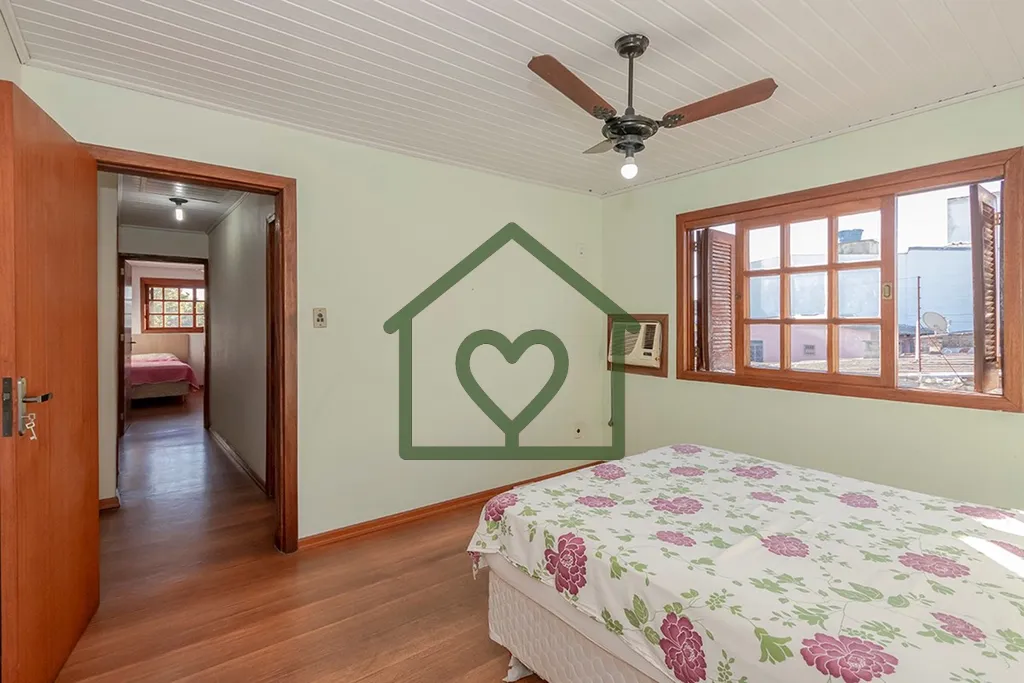 Imagem CASA DE 250m² COM 4 QUARTOS, 3 BANHEIROS, 3 SALAS DE ESTAR, 2 COZINHAS, ESPAÇO GOURMET. COM 3 VAGA...