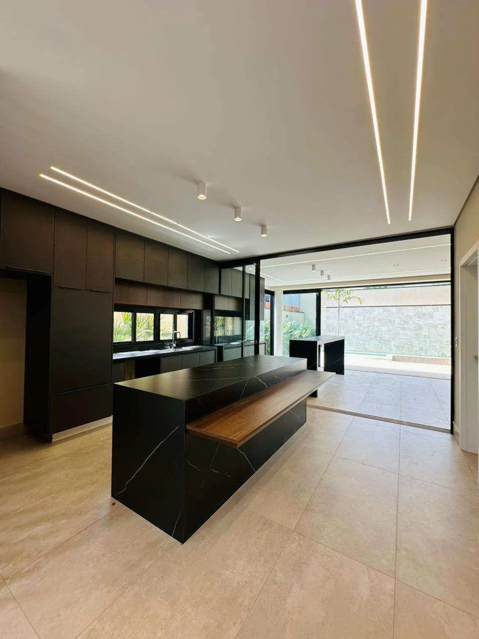 Imagem Casa à venda em Franca, Núcleo Agrícola Alpha, com 4 quartos, 304m2