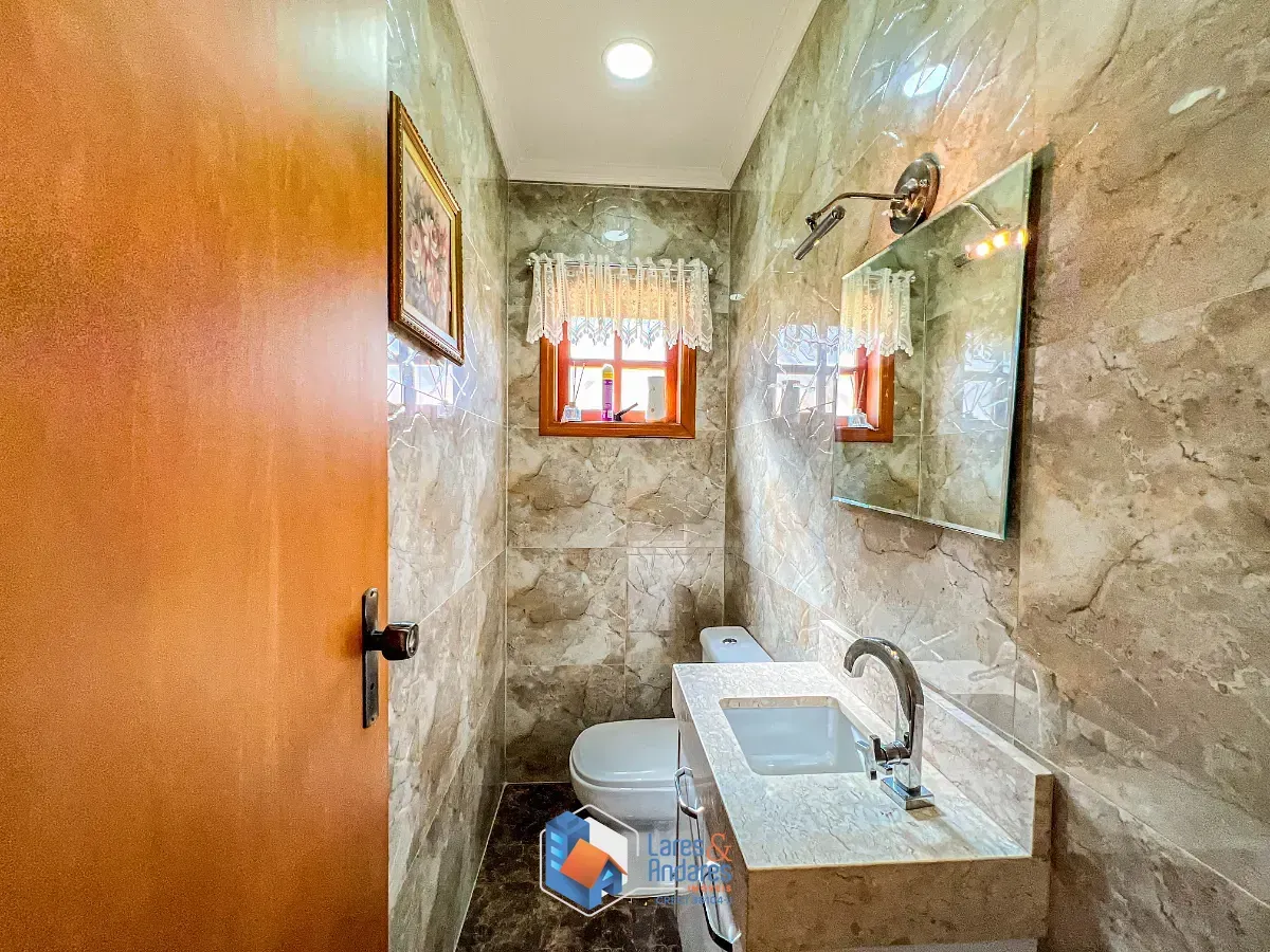 Imagem Sobrado para venda em Jardim Paraíso com 4 quartos, sendo 1 suíte, 218m²