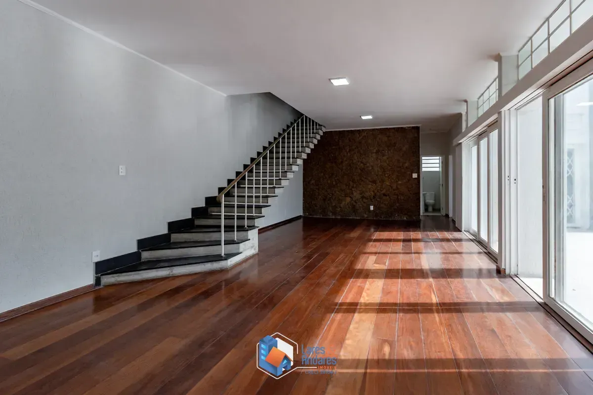 Foto do imóvel Casa comercial para venda em Jardim Hípico, 582m² em Rua Júlio Verne