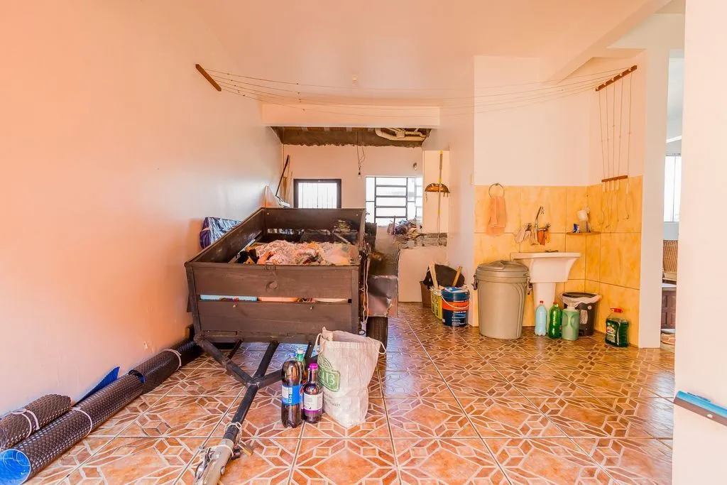 Imagem Casa de 6 dormitórios à venda No Bairro Jardim do Salso - Porto Alegre