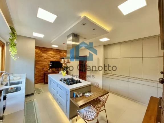 Imagem Casa de Luxo na Chácara dos Lagos Granja Viana