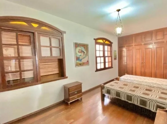 Imagem EXCELENTE CASA NO MANGABEIRAS COM 05 QUARTOS,02 SUÍTES E 04 VAGAS.