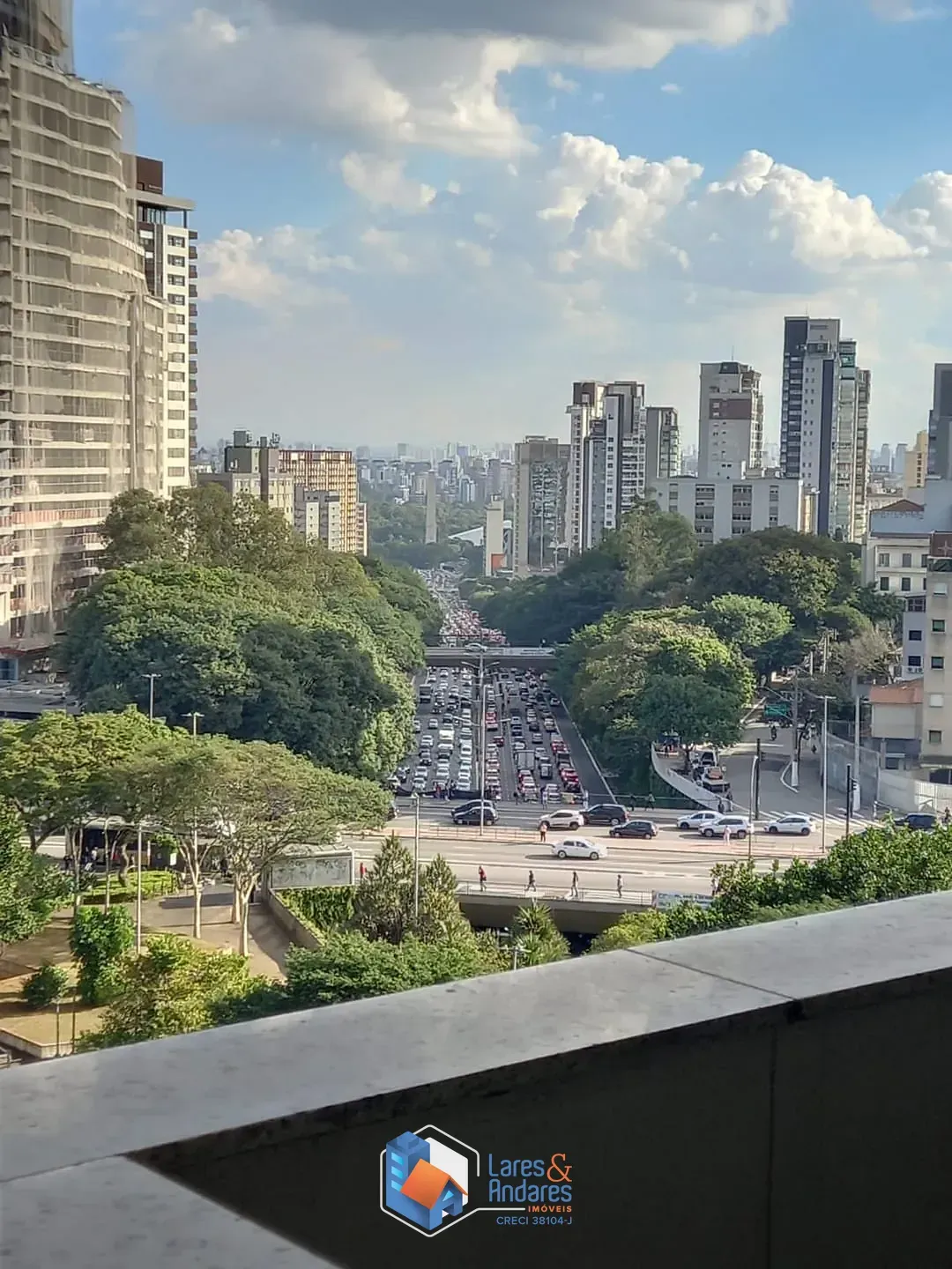 Imagem SALA À VENDA, COM 37M² 2 SALAS + RECEPÇÃO, 2 BANHEIROS, COM SACADA E VISTA DO NONO ANDAR, COM 1 VAGA EM FRENTE A ESTAÇÃO PARAISO DO METRÔ - VILA MARIANA