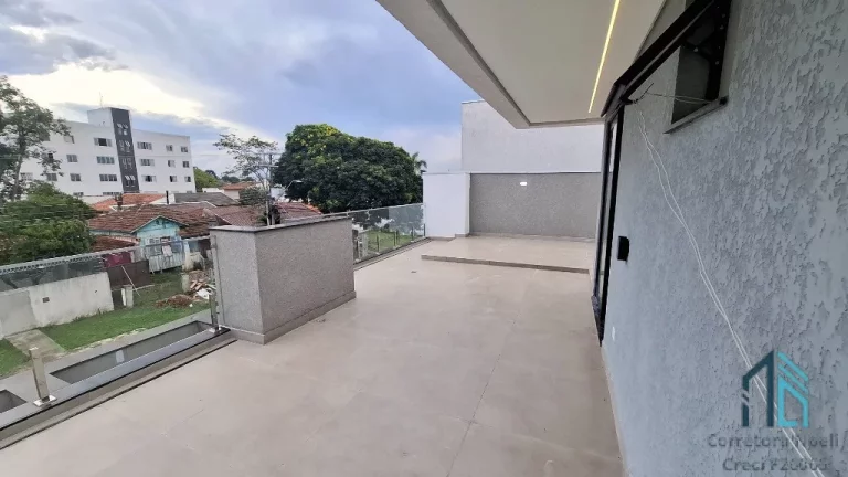 Imagem Sobrado alto padrão de esquina, com ático e terraço, 03 suítes, no Boa Vista em Curitiba PR