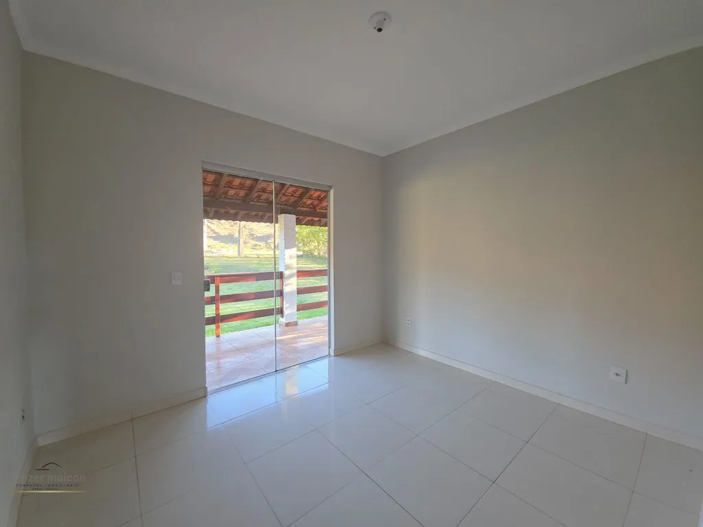 Imagem Casa estilo colonial a venda no condomínio Campo Alegre em Poços de Caldas