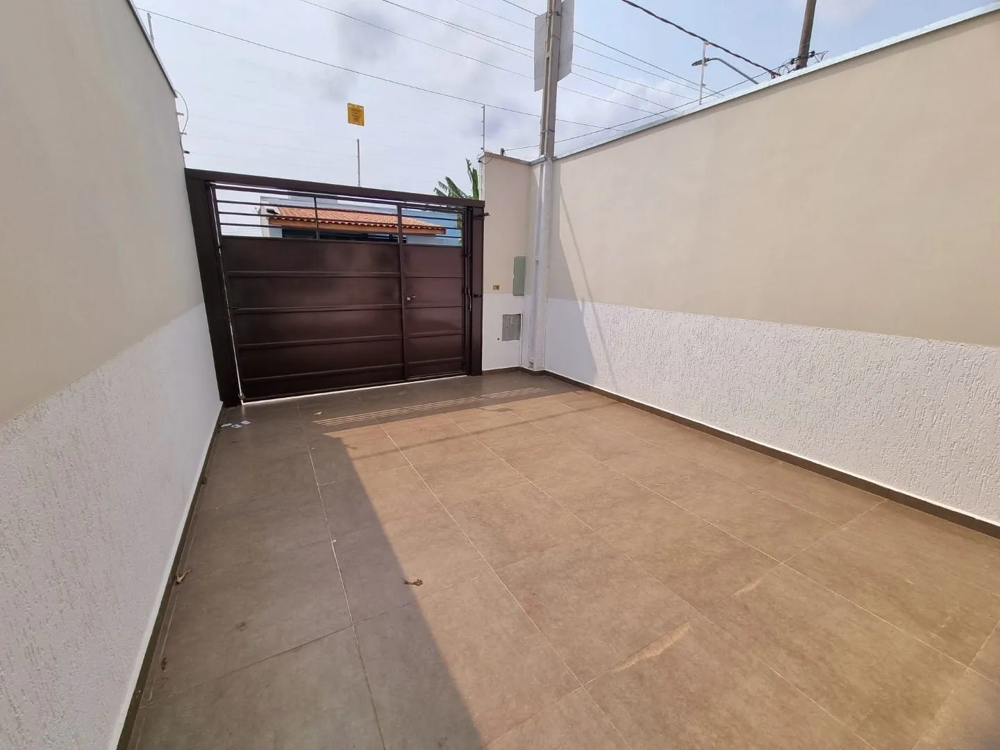 Imagem Casa Térrea com Terraço, 2 Dormitórios, Área Gourmet e Localização Central - Conforto e Lazer em um Só Lugar