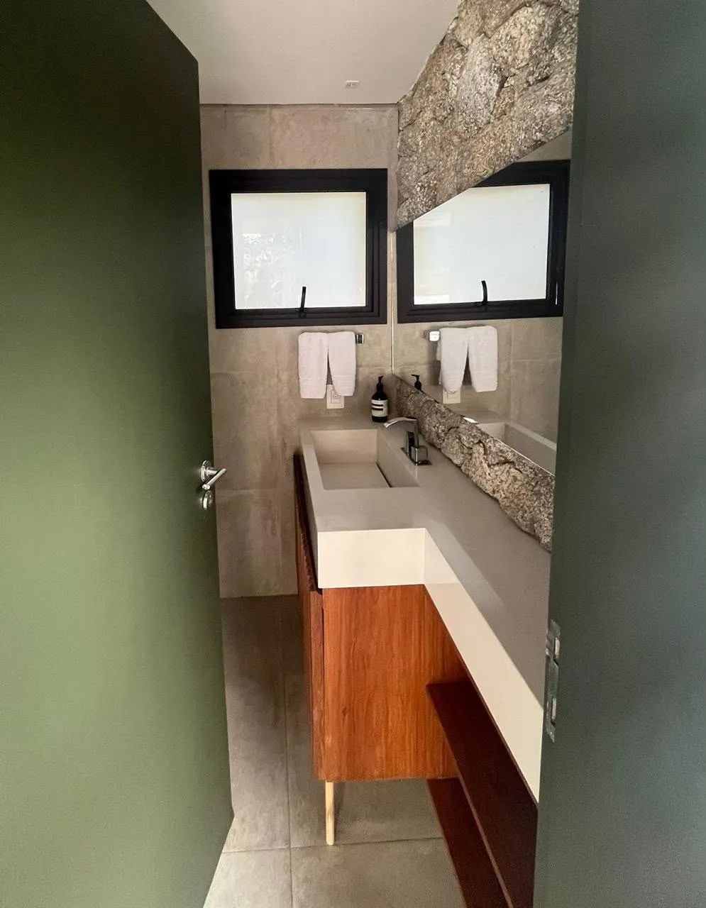 Imagem Casa de luxo à venda na Fazenda Boa Vista com 5 suítes, 500 m², projeto de Gui Mattos, hidromassagem e integração com a natureza
