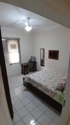 Imagem Sobreposta Alta, com Garagem Fechada, Ponta da Praia