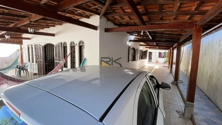 Imagem CASA EM CONDOMINIO COM 4 DORMITÓRIOS,4 VAGAS DE GARAGEM,VARANDA GOURMET COM CHURRASQUEIRA E PISCINA.