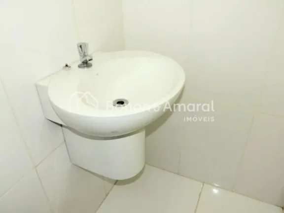 Imagem São 118 m² sendo sala para 2 ambientes amplos e estante, lavabo, cozinha ampla com gabinete e pia ...