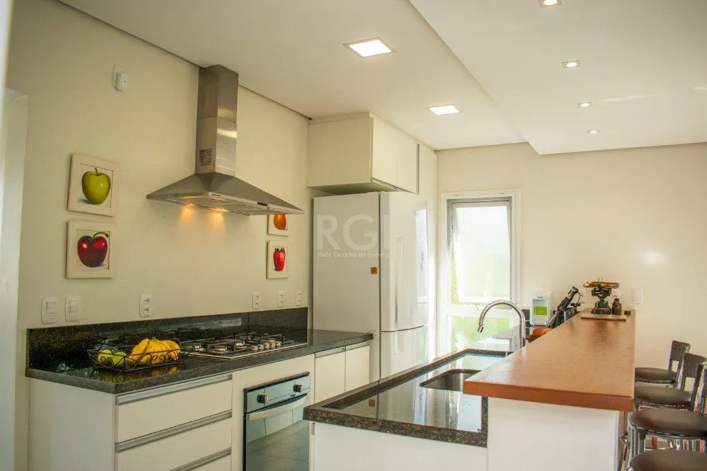 Imagem Casa para Venda - 243.12m², 4 dormitórios, sendo 1 suites, 4 vagas - São Vicente