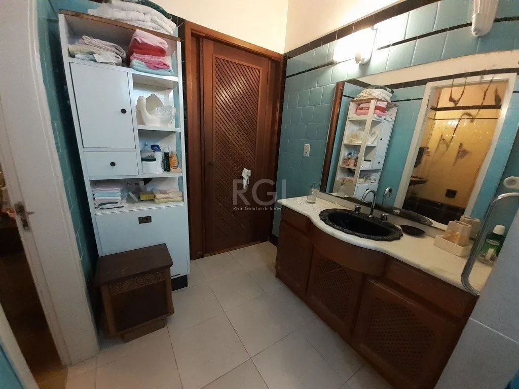 Imagem Casa para Venda - 290m², 3 dormitórios, sendo 1 suites, 3 vagas - Menino Deus