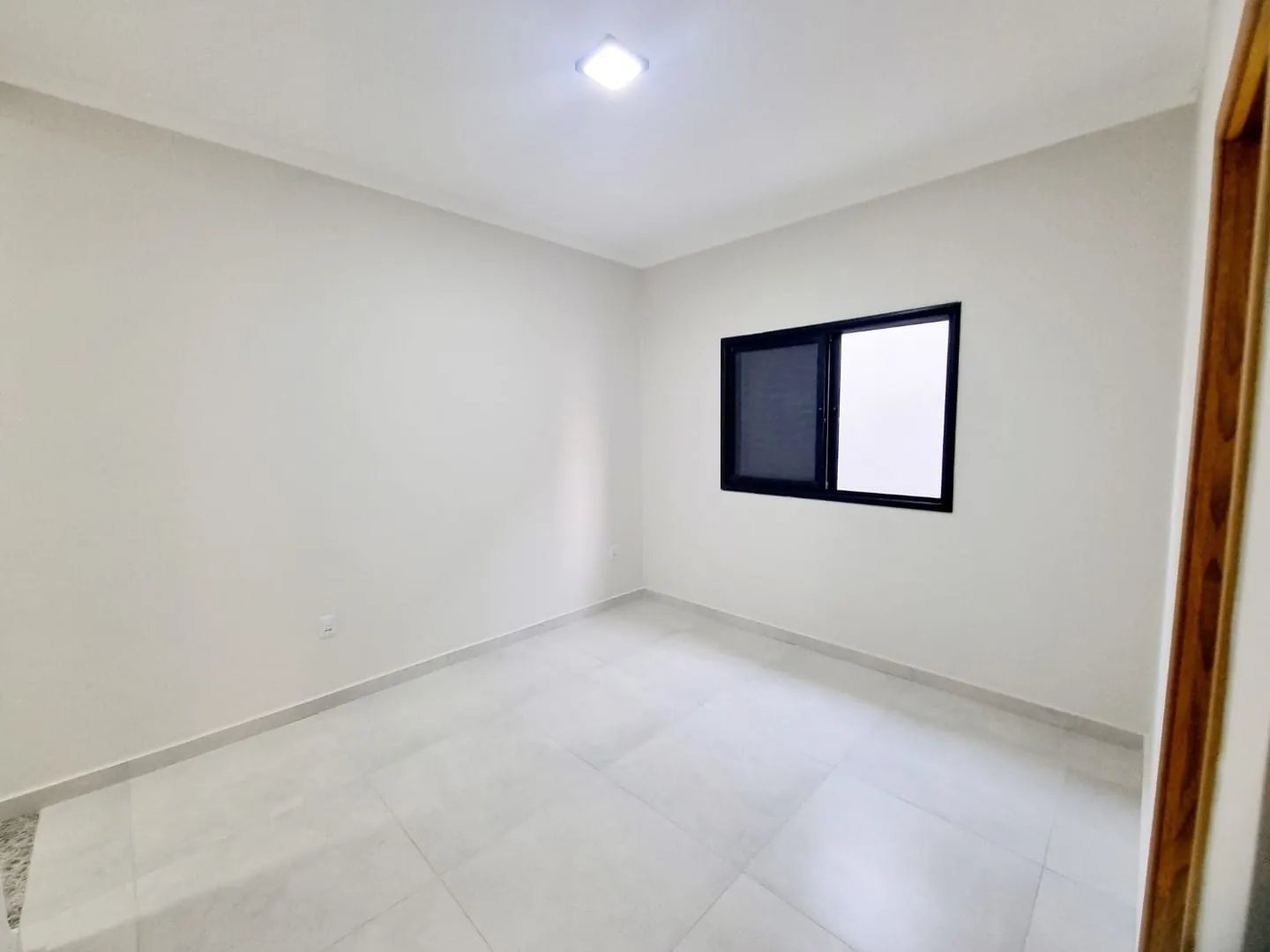 Imagem Casa térrea moderna com 3 dormitórios, suíte, closet, área gourmet e acabamentos de alta qualidade e bom gosto.