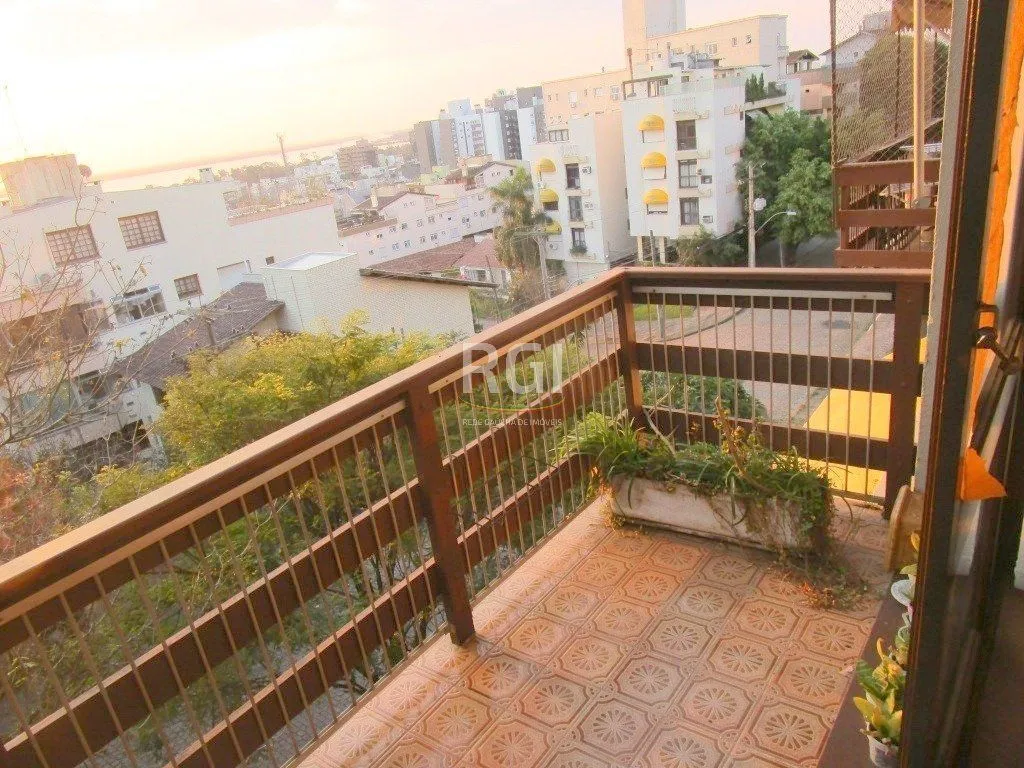 Imagem Apartamento para Venda - 145m², 3 dormitórios, sendo 1 suites, 2 vagas - Menino Deus