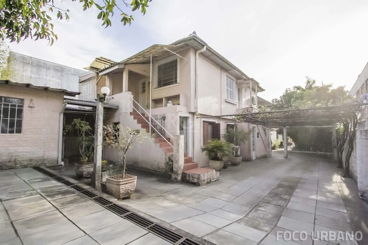 Imagem Casa para Venda - 1016m², 4 dormitórios, 6 vagas - Menino Deus