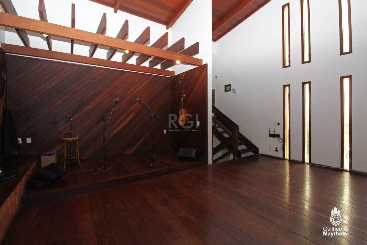 Imagem Casa para Venda - 526.64m², 4 dormitórios, sendo 2 suites, 4 vagas - Teresópolis