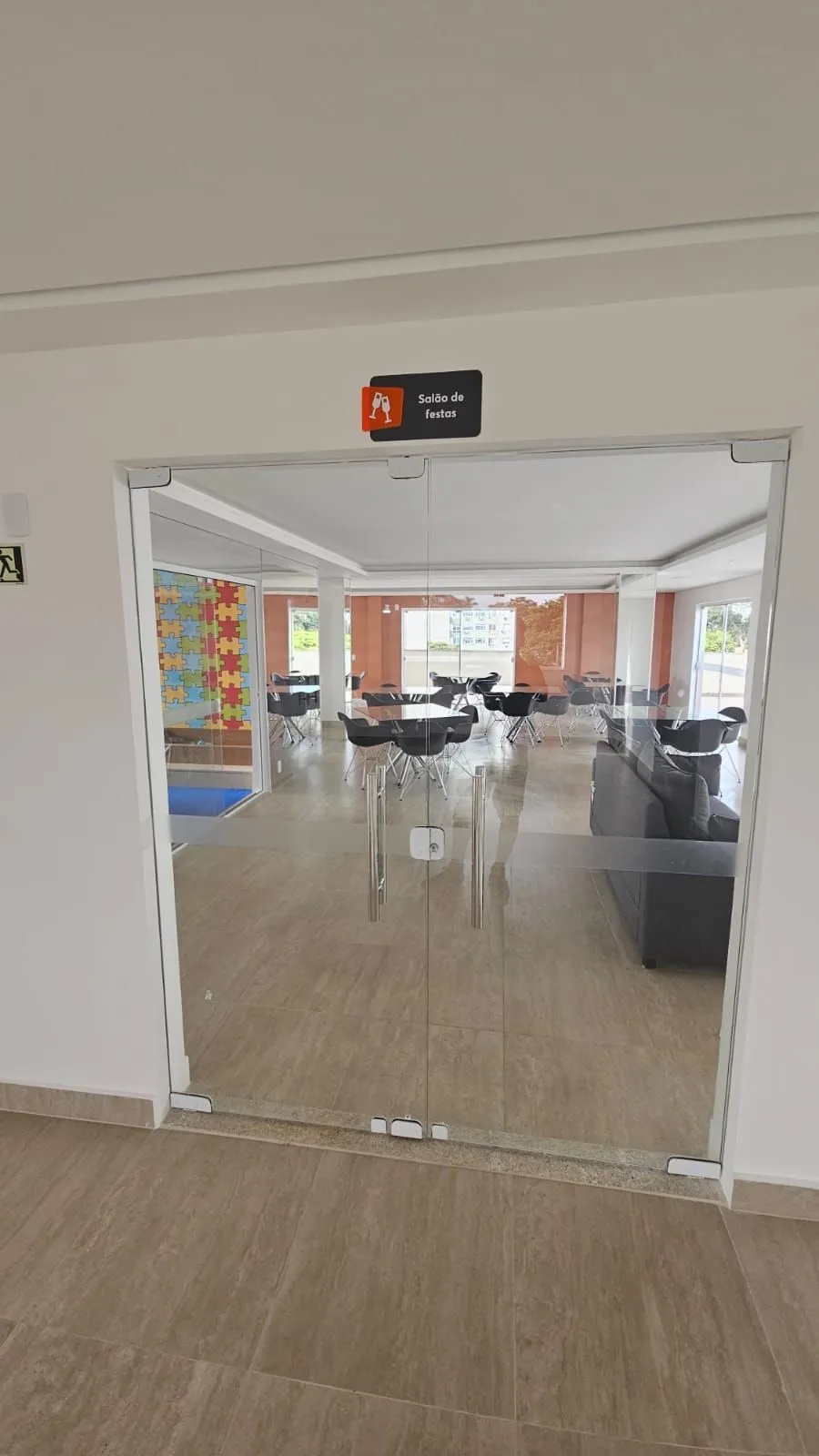 Imagem Apartamento 2 dormitórios , suíte , sacada com churrasqueira , 1 vaga de garagem coberta !