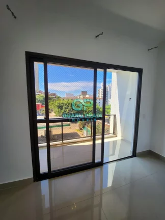 Imagem 1 sala ampla para 2 ambientes com varanda,1 banheiro social, 2 quartos sendo 1 suíte, armários embutidos, área de serviço e cozinha planejada