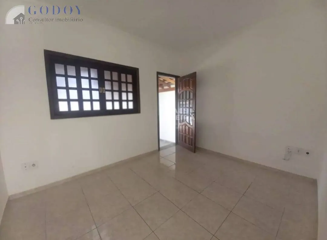 Imagem Casa Aconchegante com 3 Dormitórios e Garagem Coberta!
