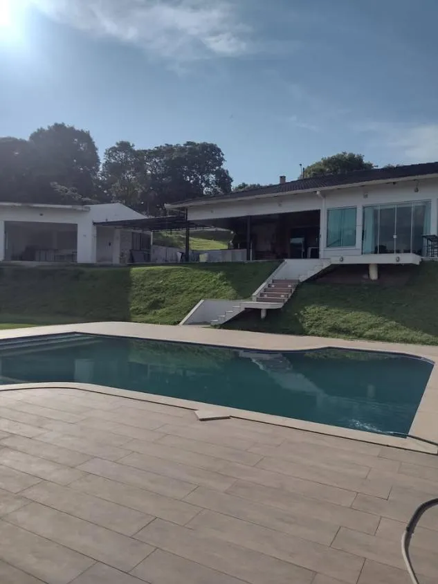 Imagem Vendo um maravilhoso sítio localizado em Solar do Madeira, com 5.500 m²de área.
