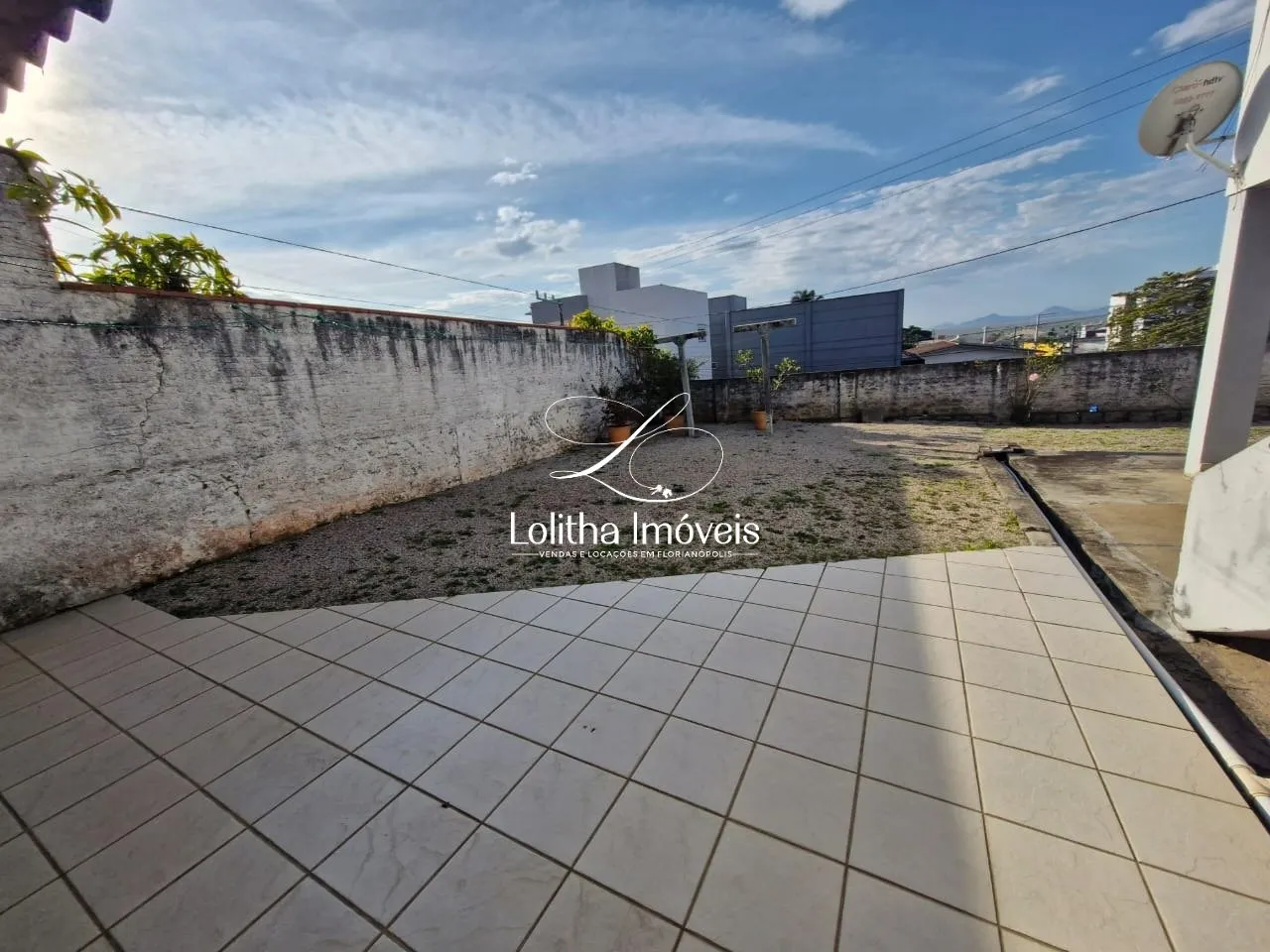 Imagem CASA COM 4 DORMITÓRIOS À VENDA PRÓXIMO À AV. MAX SCHRAMM