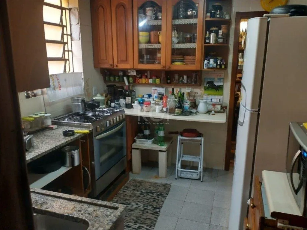 Imagem Casa para Venda - 220m², 3 dormitórios, 4 vagas - Teresópolis