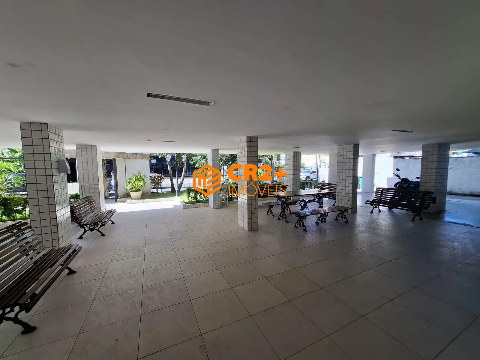 Imagem Vendo apartamento reformado em Boa Viagem com 121m² 03 quartos 01 suite 01 vaga