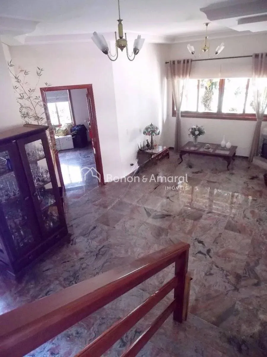 Imagem Casa com 337 m² e 4 quartos