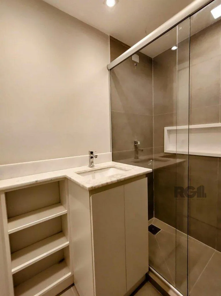 Imagem Apartamento semi mobiliado, 67m², 2 dormitórios, 1 vaga no bairro Petrópolis