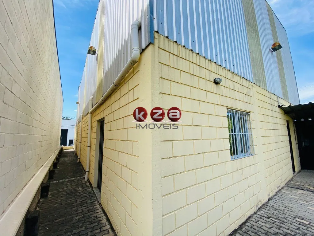 Imagem Galpão Comercial para Locação em Vinhedo-SP - Jardim São Lucas: 1 Sala, 3 Banheiros, 3 Vagas de Garagem, 200m² de Área.