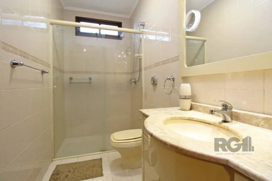 Imagem Casa 245m² - 3 dormitórios, 4 vagas no bairro Cavalhada