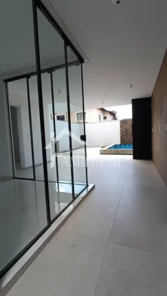 Imagem GEMINADO COM 217M² E PISCINA NO FLORESTA