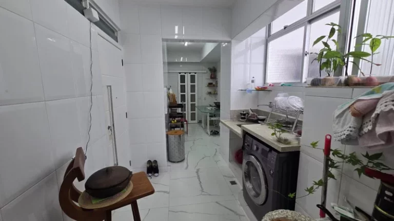Imagem A 5ª Avenida Imóveis, selecionou esse exclusivo apartamento de 3/4 para você morar com muito charme no bairro mais tradicional de Salvador: A Graça
