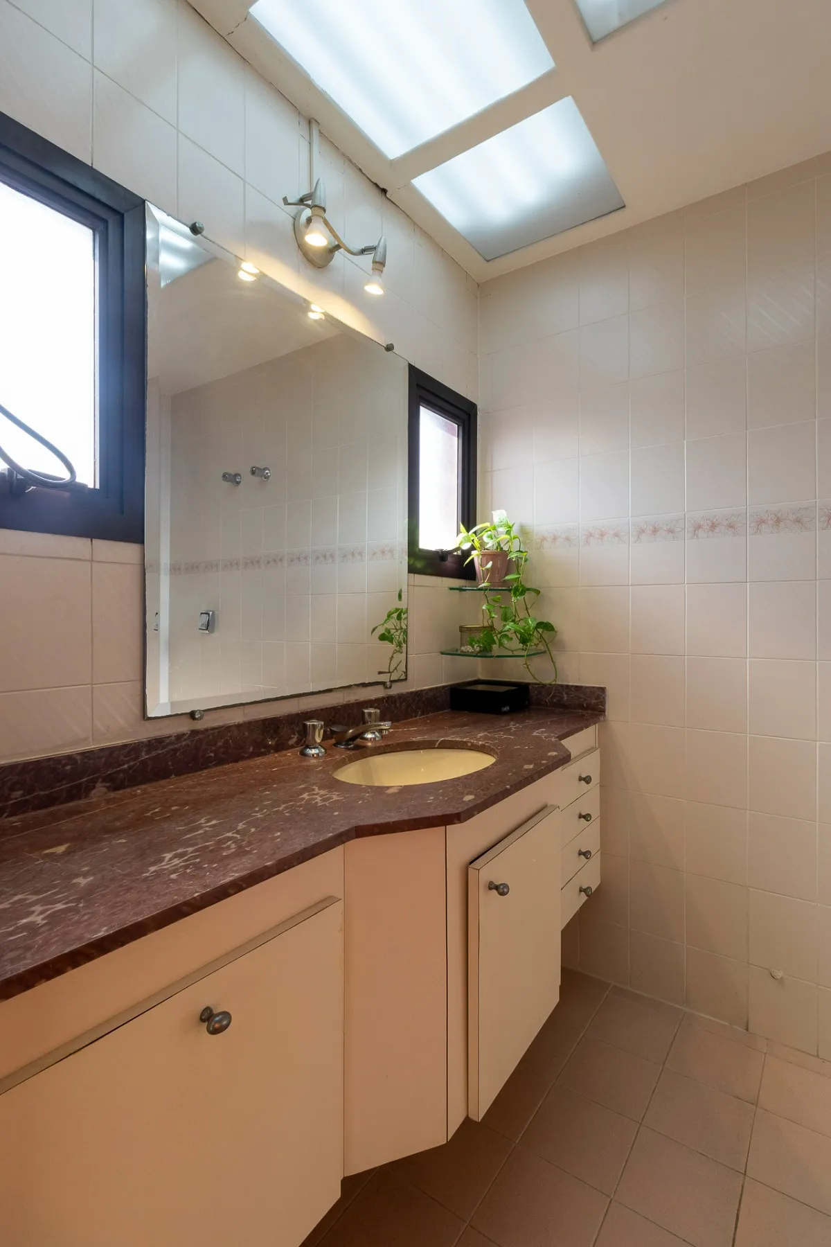 Imagem Apartamento para venda em Vila Gilda com 4 quartos, sendo 3 suítes, 196m2