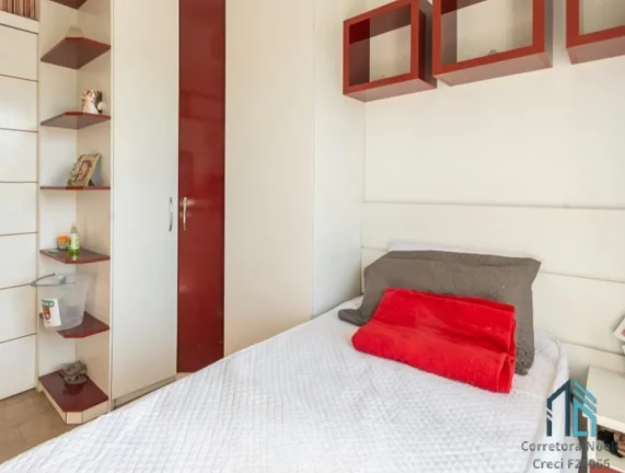 Imagem (Estuda permuta por casa ou financiamento) Sobrado 03 quartos c/suíte, terraço, no Bairro Alto em Curitiba PR