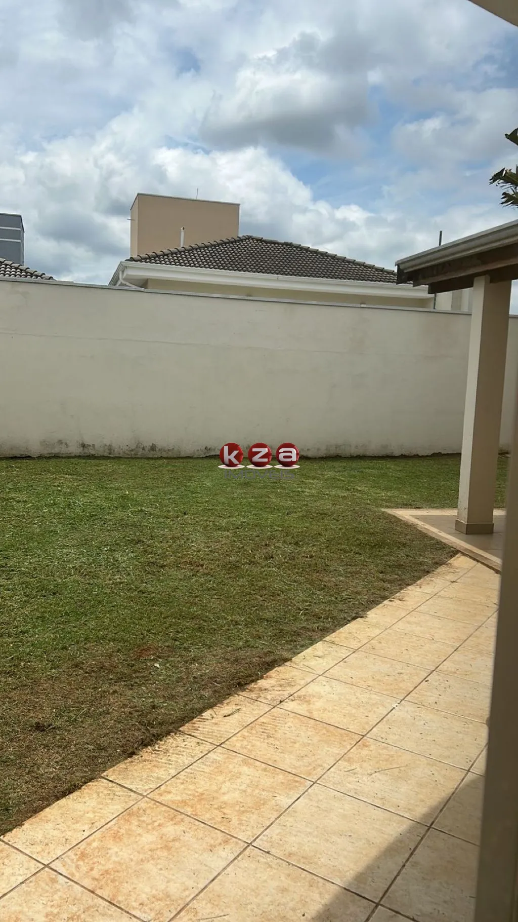 Imagem Casa em Condomínio à Venda em Valinhos-SP, Condomínio Vivenda das Cerejeiras, 3 quartos, 1 suíte, 2 salas, 4 banheiros, 4 vagas, 238m².