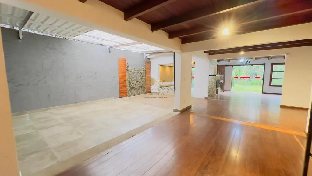 Imagem Comercial para Venda em Teresópolis / RJ no bairro Várzea