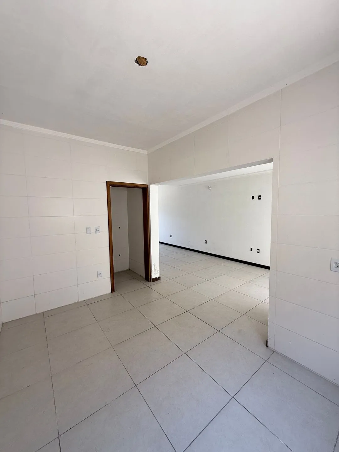 Imagem Casa à venda em Porto Alegre, Camaquã, com 3 quartos, 230m2