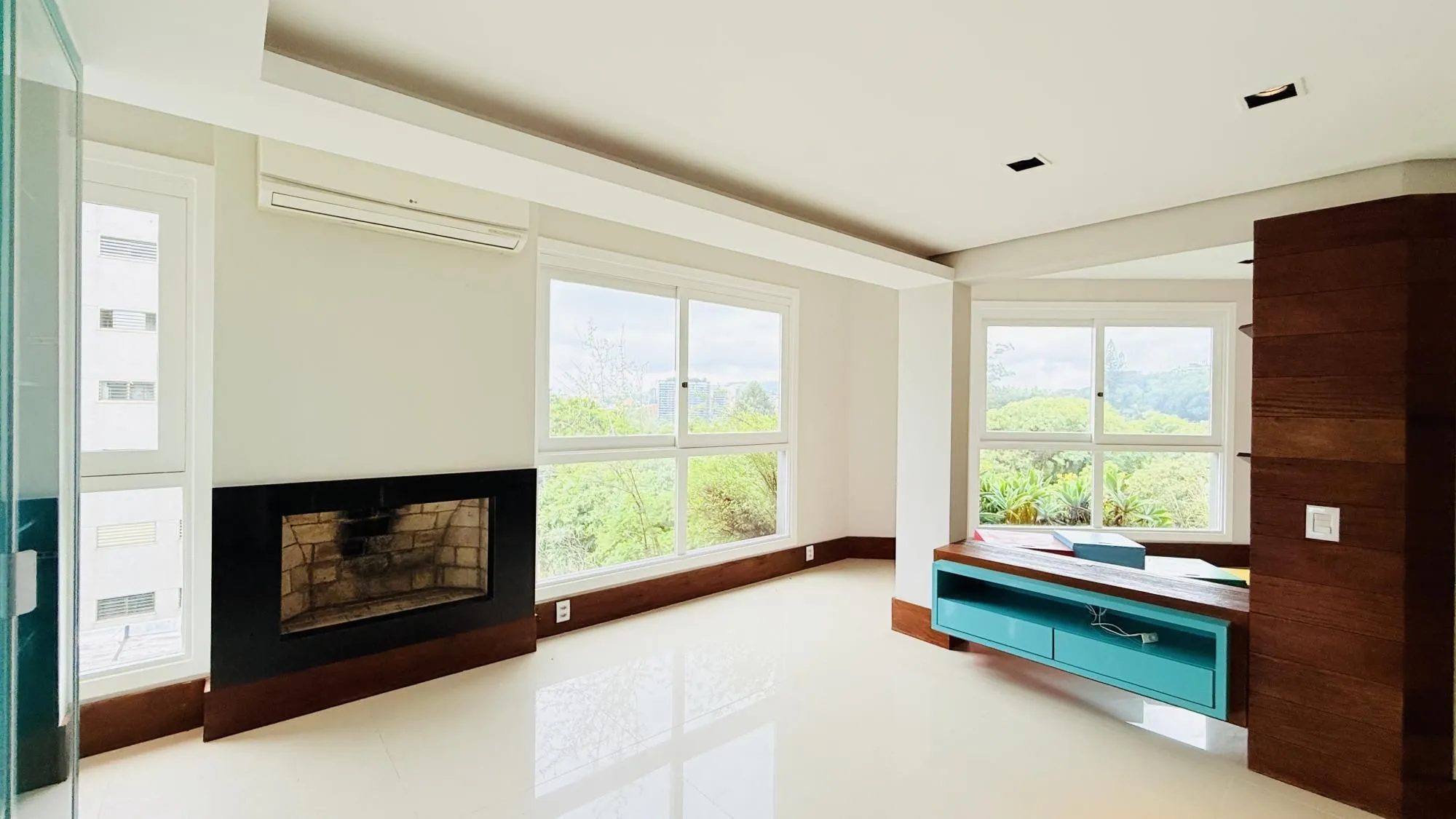 Imagem Cobertura Duplex de 318m com Piscina Privativa, Energia Solar e Vista Panorâmica