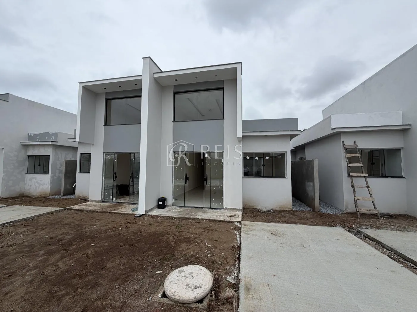 Foto do imóvel Casa para Venda em Rio das Ostras, Chácara Mariléa, 2 dormitórios, 1 suíte, 2 banheiros, 1 vaga em Rua Acerbal Pinto Malheiros, 900 - Chácara Mariléa, Rio das Ostras - RJ