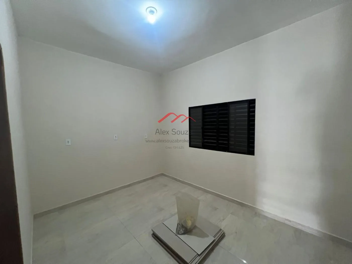 Imagem Casa para Venda em Hortolândia, Jardim Carmen Cristina, 3 dormitórios, 1 suíte, 2 banheiros, 2 vagas