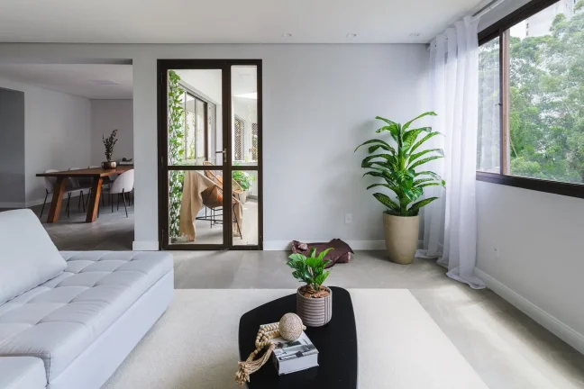 Imagem Apartamento de luxo no Morumbi: 4 quartos, 2 suítes, 3 banheiros, 5 vagas de garagem, 200m² - São Paulo-SP.
