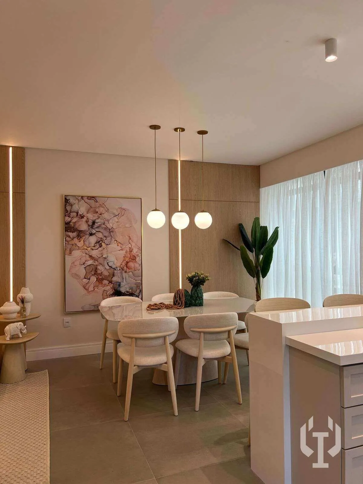 Imagem Showroom mobiliado e decorado com 3 suítes na Meia Praia