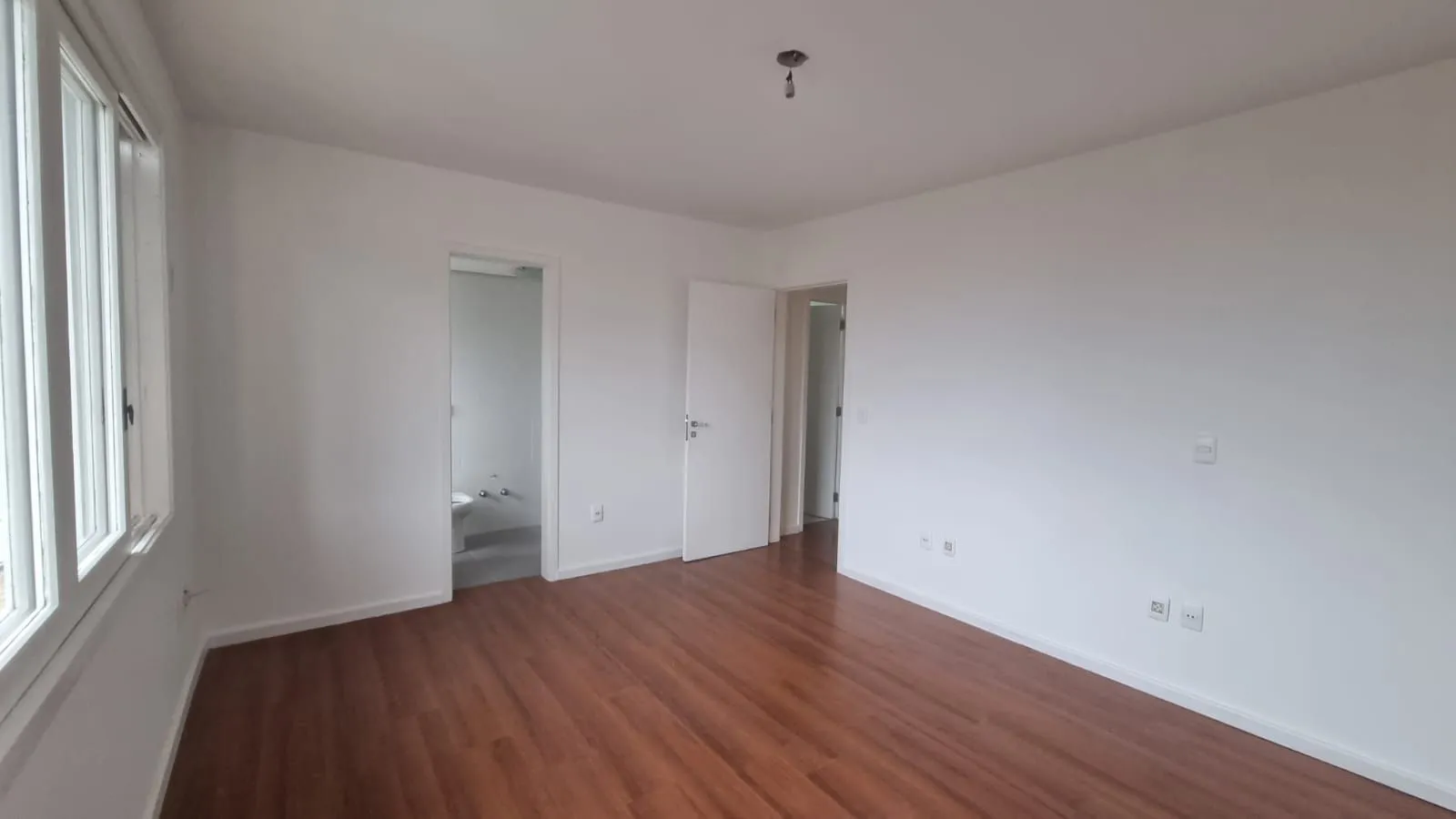 Imagem Casa Reformada de 197mq no Condomínio Villa Dei Fiori - Bairro Tristeza a venda na Zona Sul de Porto Alegre.