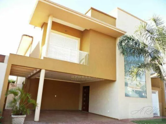 Sobrado com 3 suítes, escritório e piscina.